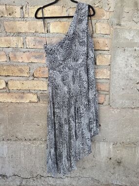 NWT BCBGMAXAZRIA Feather Print One Shoulder Asymmetric Pleated Midi Dress 16